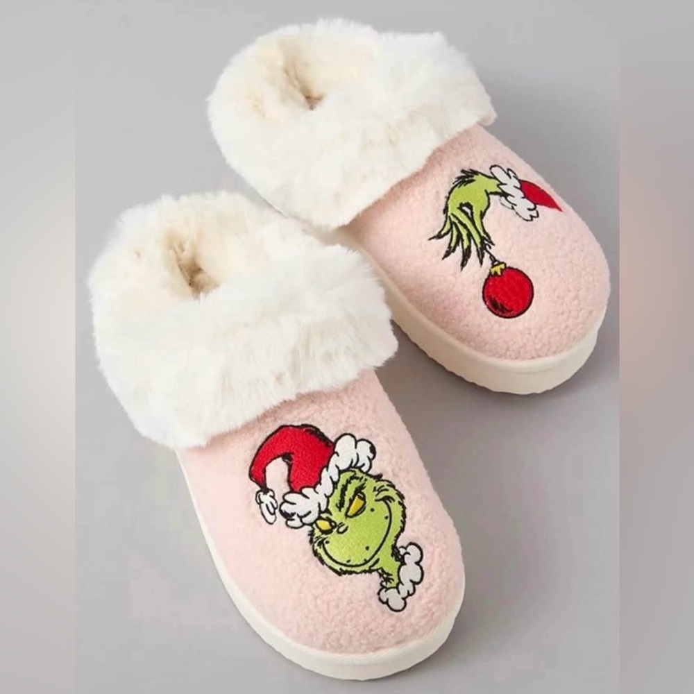 NWT AE American Eagle Pink Grinch Christmas Holiday Slippers Size 7 Sold Out